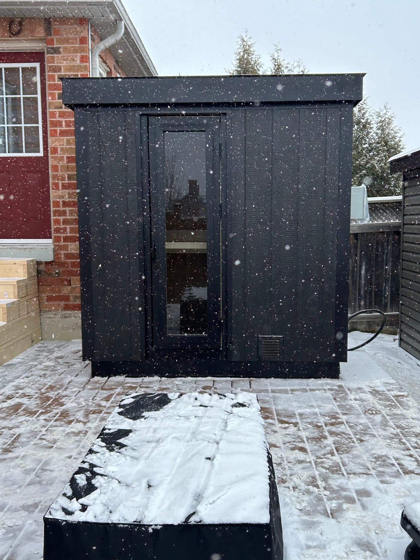 Ryt Saunas Löyly (Black Series) outdoor sauna