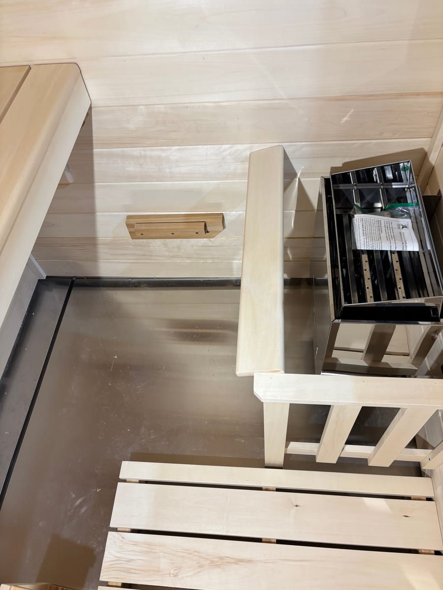 Extra removable floorboard, without